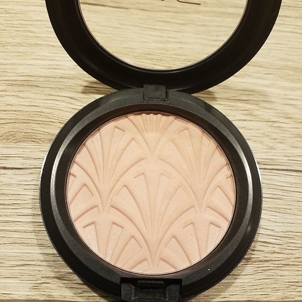 M.A.C COSMETICS HIGHTLIGHT POWDER - Picture 2 of 3